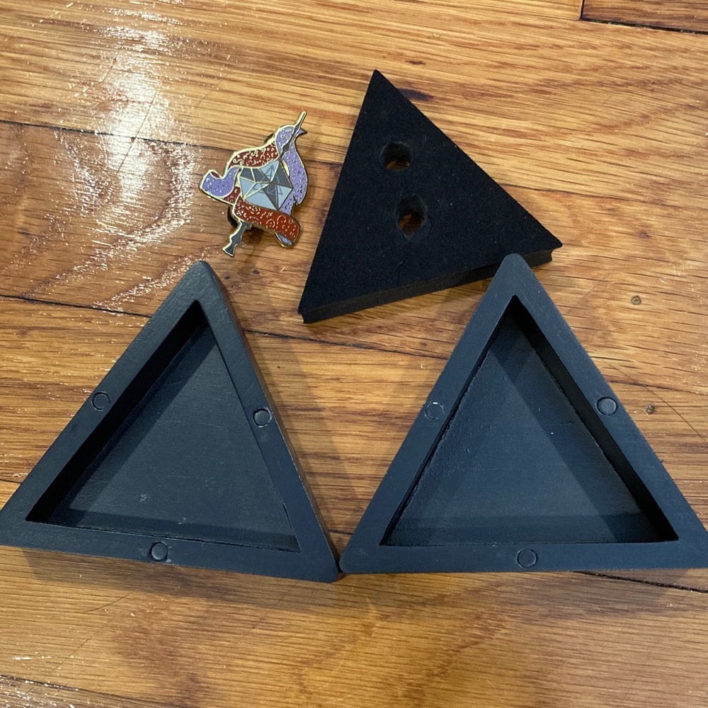 Harry Potter Deathly Hallows Magnetic Trinket Box and Pin - Picture 9 of 9
